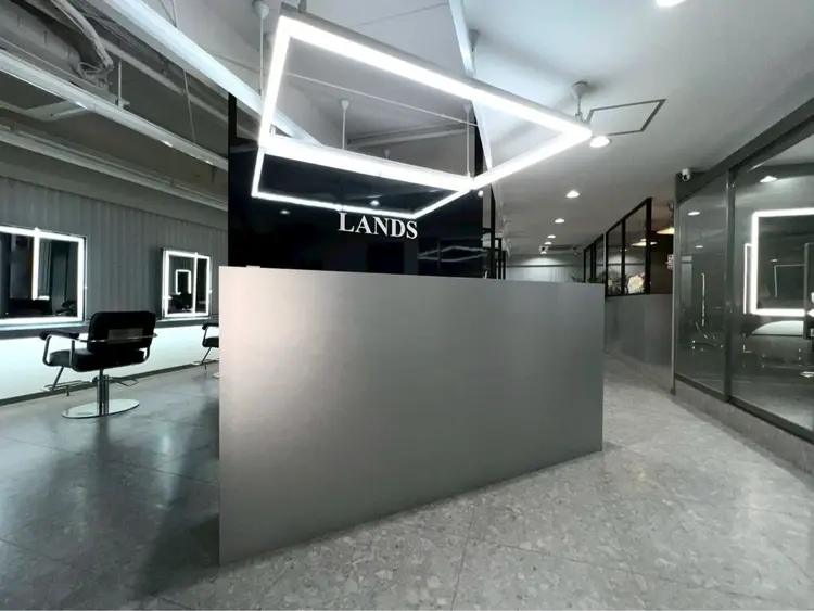 LANDS RiaOSAKA【ランズ　リアオオサカ】の内観・外観1