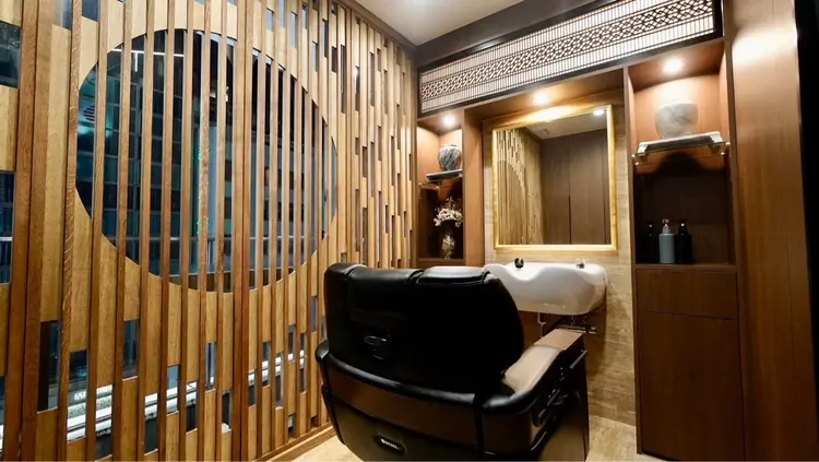 ヒロ銀座プレミアムバーバーの内観・外観1