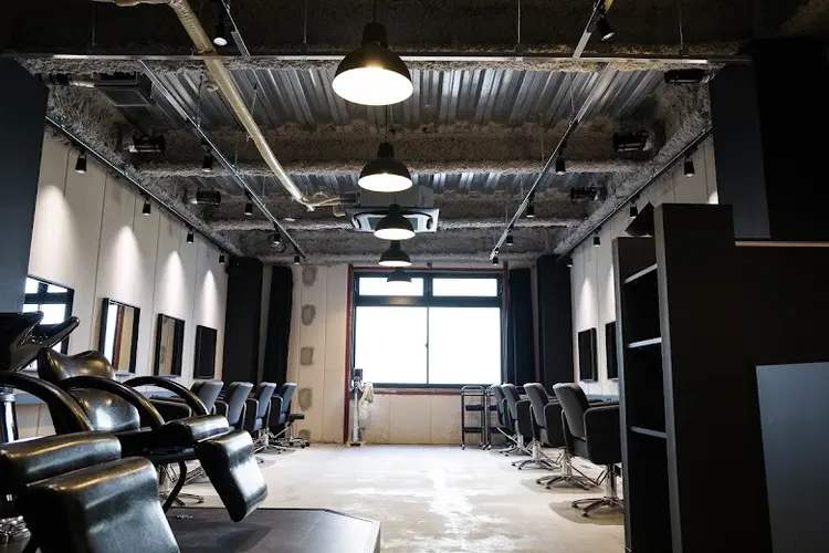 PERCUT東梅田店の内観・外観2