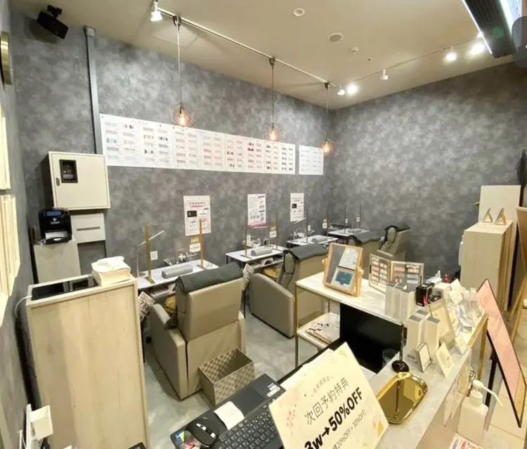 ネイルサロンエーナインイオンモール苗穂店の内観・外観1