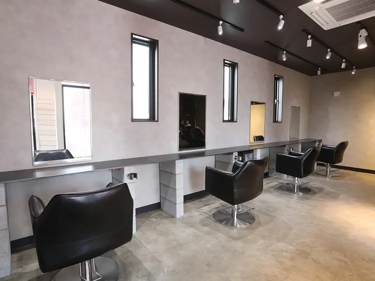 LOOKERの内観・外観2