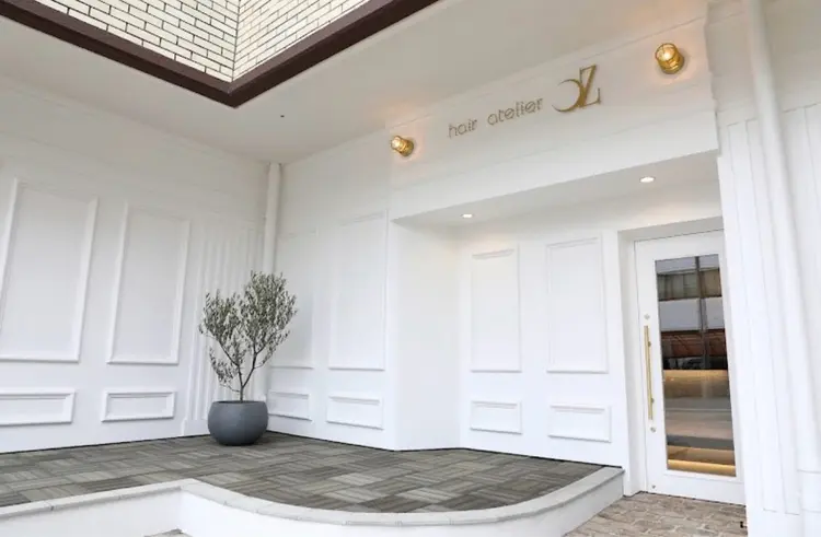 hair atelier OZ 桑野店の内観・外観1