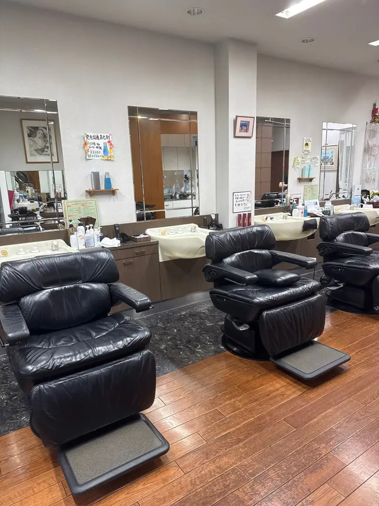 ヘアーギャラリータケムラの内観・外観2