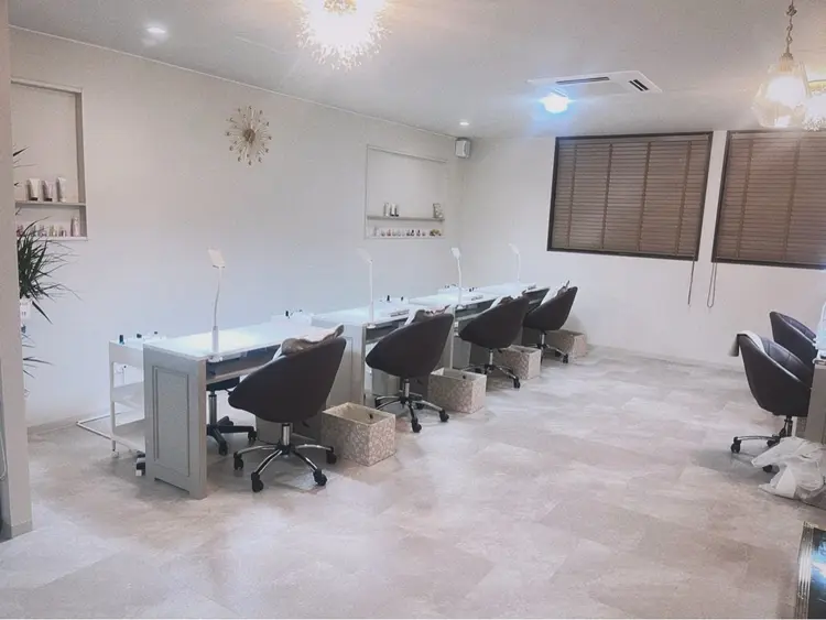 ネイルパティオ新越谷店の内観・外観1