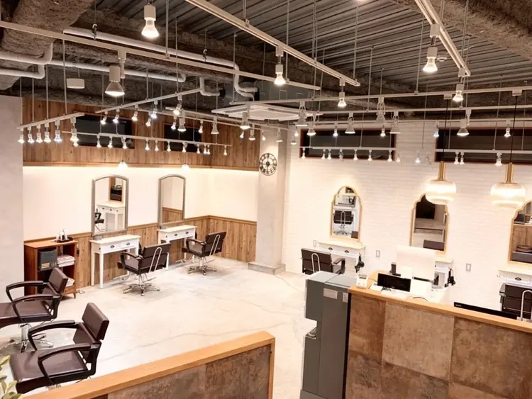 Agu hair clarus布施駅前の内観・外観1