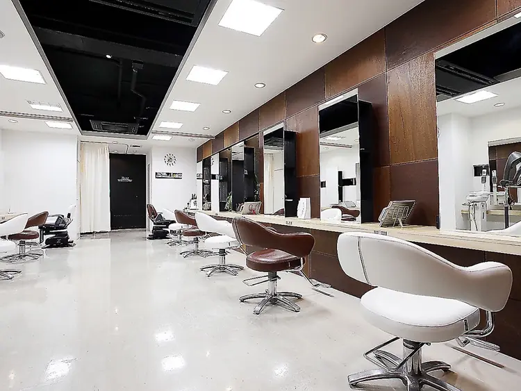 ジールヤマグチ朝霧駅前店の内観・外観3