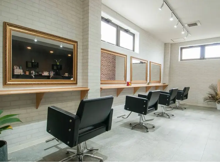 hair studio Peaceの内観・外観2