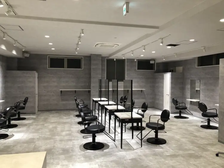 アンダーバーホワイト難波店の内観・外観1