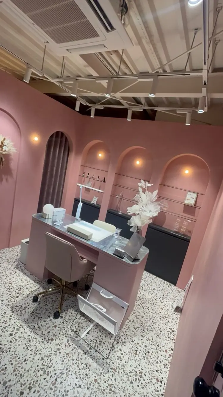 nail  salon chouchouの内観・外観1