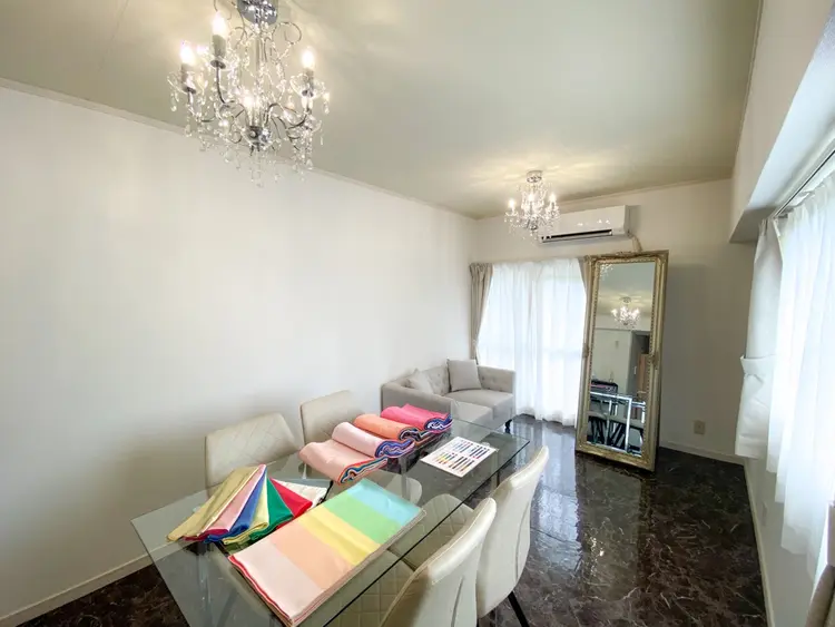 EMMY MIRRORの内観・外観1