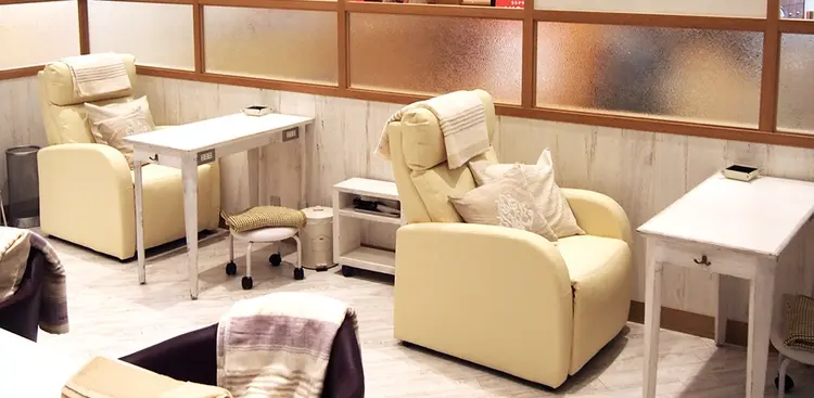 ネイルクイック武蔵小杉店の内観・外観2