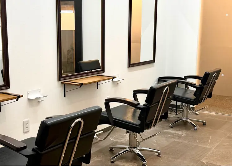 サロンズ内B区画の内観・外観1