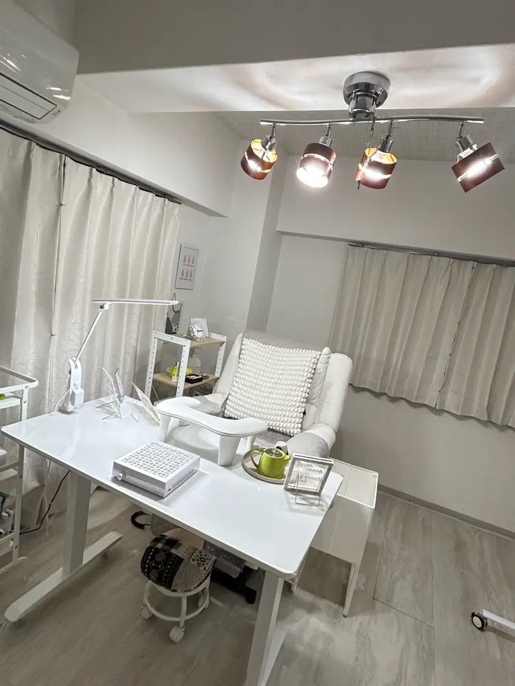 梨ネイルとJR茨木の内観・外観2