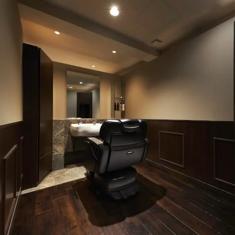 エヌドットバーバー広尾店の内観・外観1