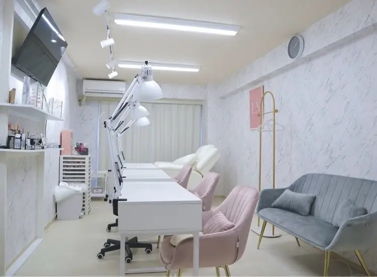 LongNails-Emma-の内観・外観2