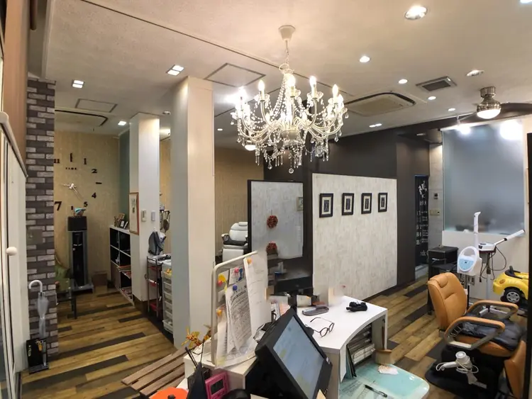LuxuryBARBERKaming 保谷店の内観・外観1