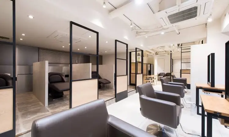 HAIR&MAKE EARTH 表参道店の内観・外観1