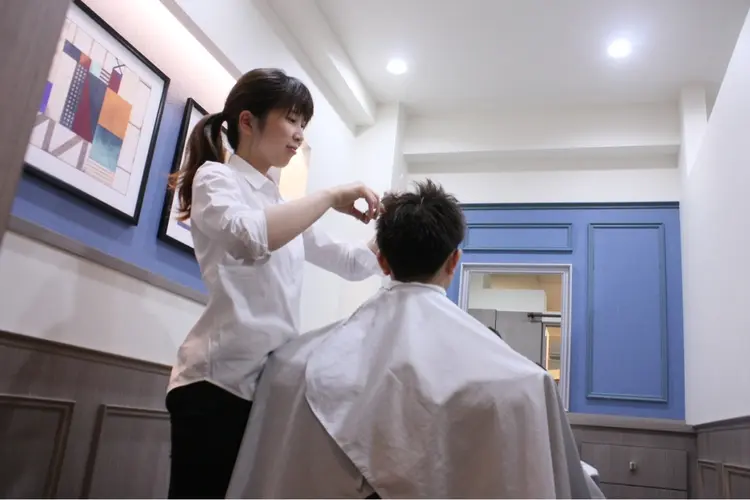 グレイスフルバーバーの内観・外観1