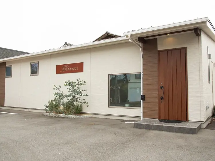 ビープロデュース西尾店の内観・外観1