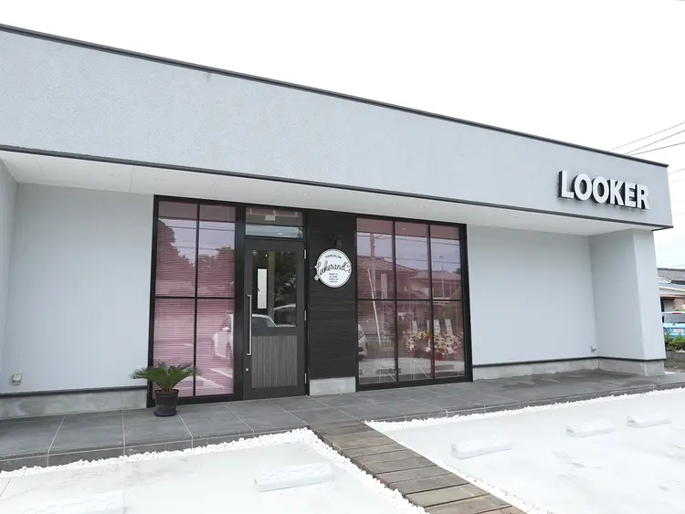 LOOKERの内観・外観1