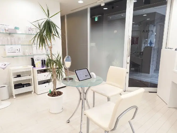 POLA THE BEAUTY 四条烏丸店の内観・外観1