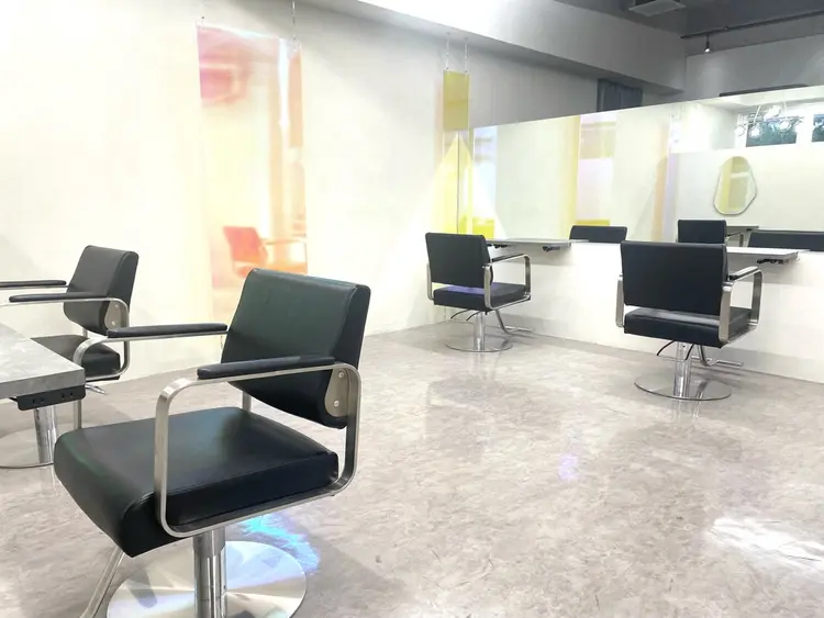 tint by alo bleach 大阪梅田【ティントバイアロブリーチ】の内観・外観3