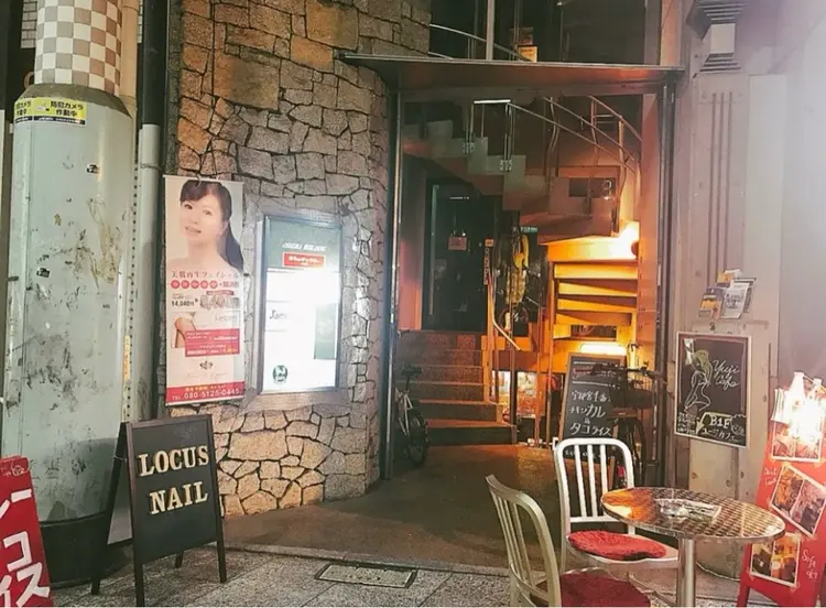 LOCUS   NAILの内観・外観1