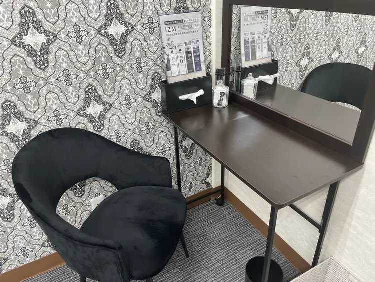 T.h.r.e.e.の内観・外観3