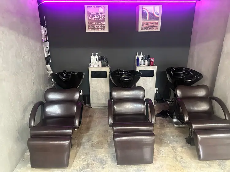 clomus梅田茶屋町店の内観・外観3