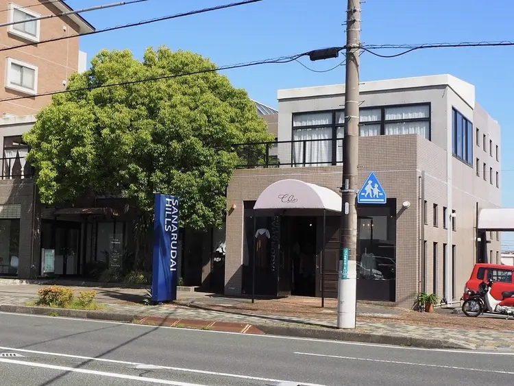 triton佐鳴台店の内観・外観1