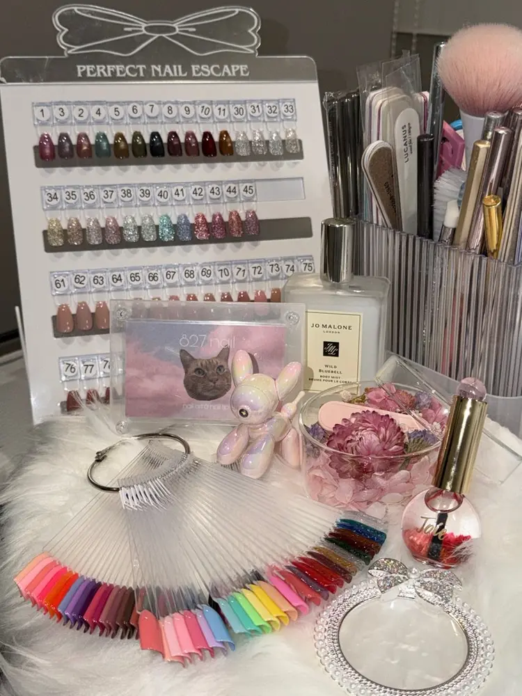 827nailの内観・外観1