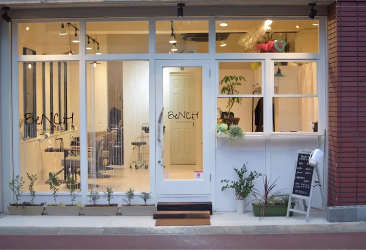 BeNCHの内観・外観1