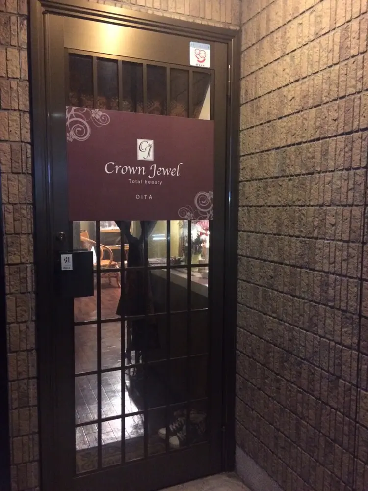 Crown  Jewelの内観・外観1