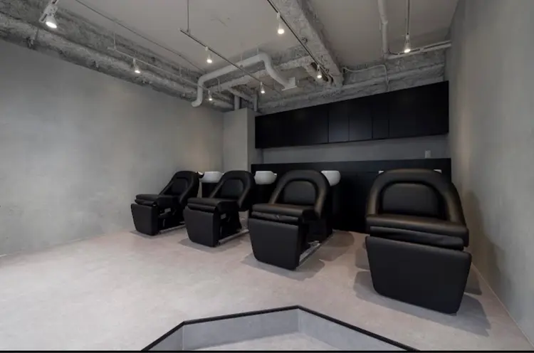 salowin梅田茶屋町店の内観・外観2