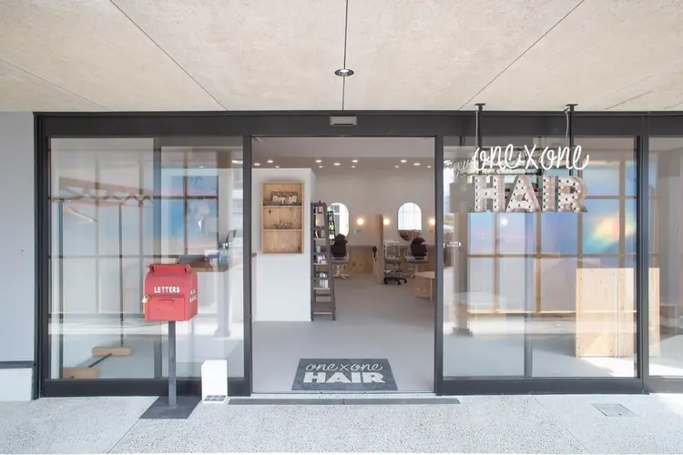 one x one HAIRの内観・外観2