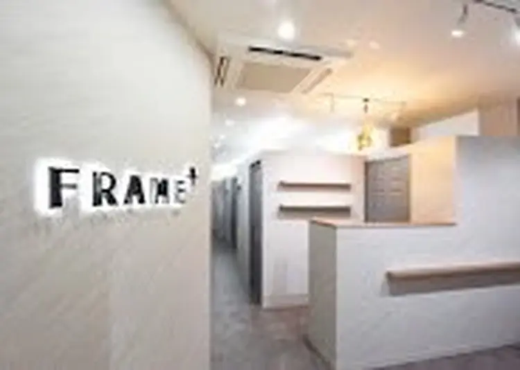 FRAME+spa&hair room なんば駅前店の内観・外観1
