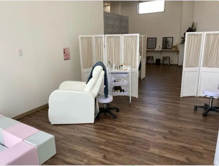 WHITE EYE西宮北口店の内観・外観2