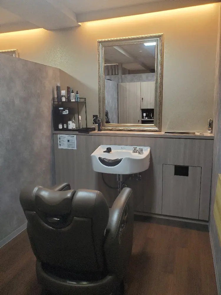 MEN'S SALON　BOLTの内観・外観2