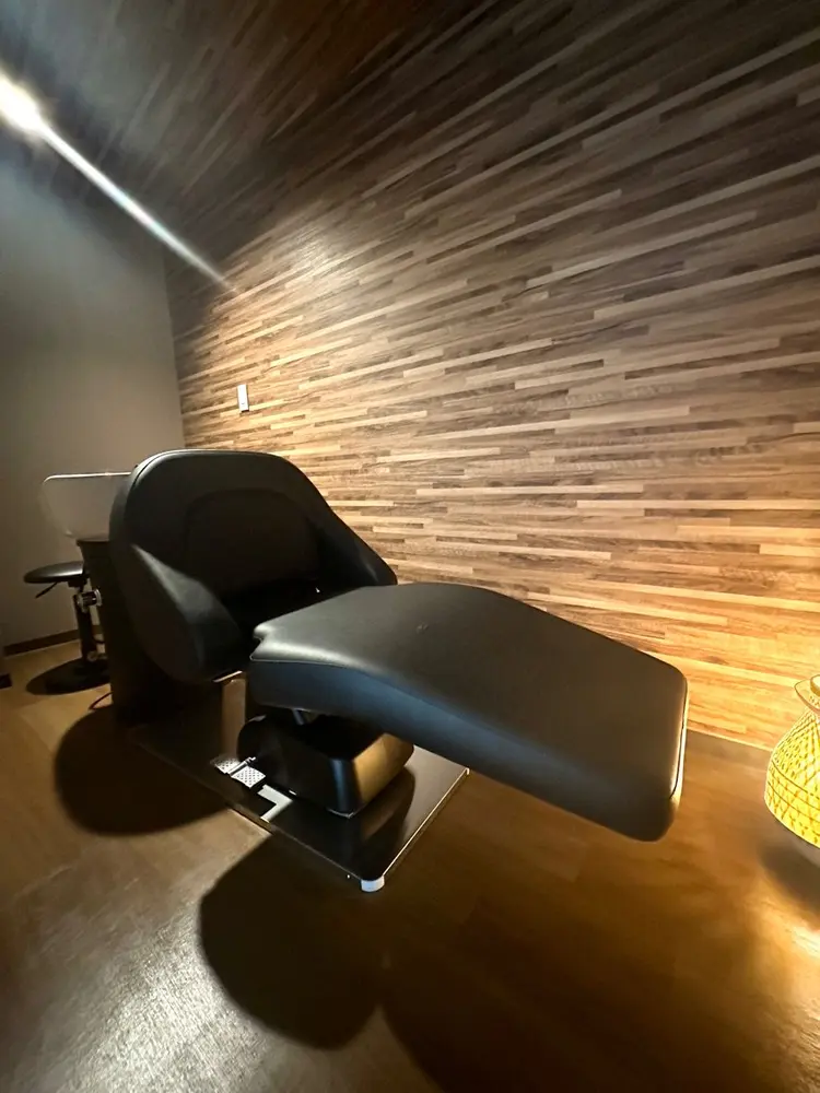 Hollow池田店の内観・外観3