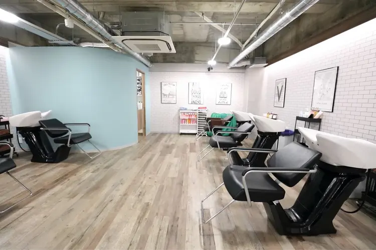 Rubik's京橋×ミルボンAujua認定サロン【ルービック】の内観・外観3