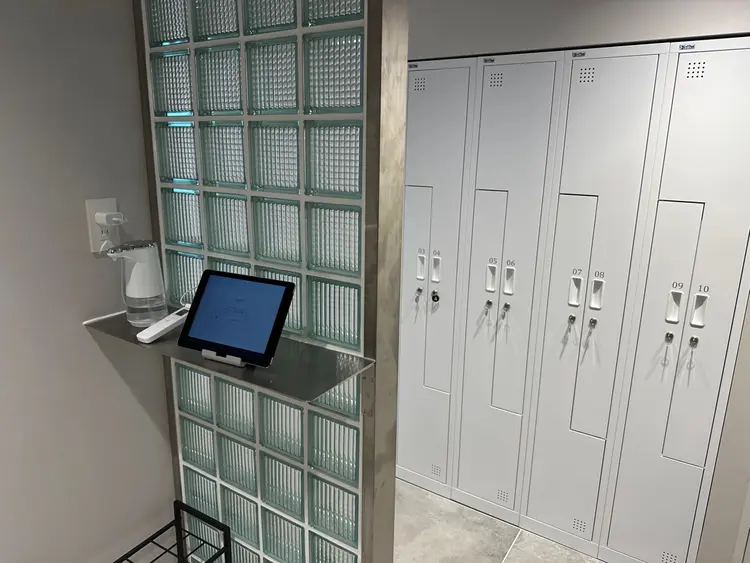 SALOWIN神戸三宮店の内観・外観2