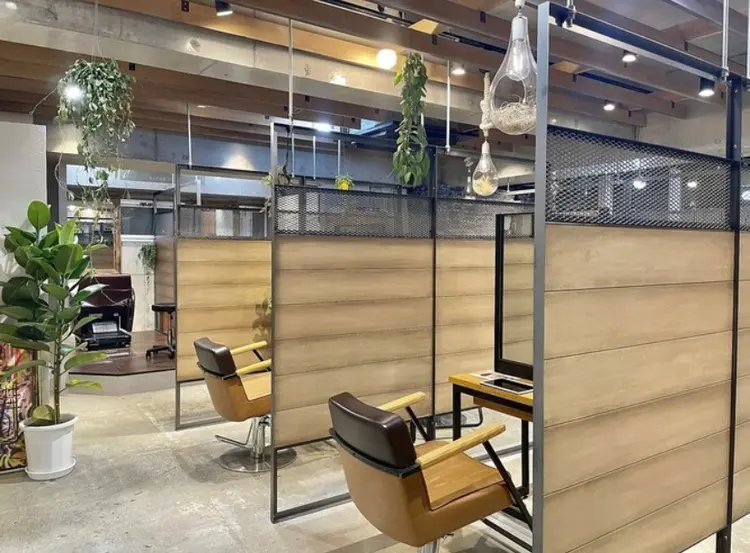 youres hair WESTの内観・外観1