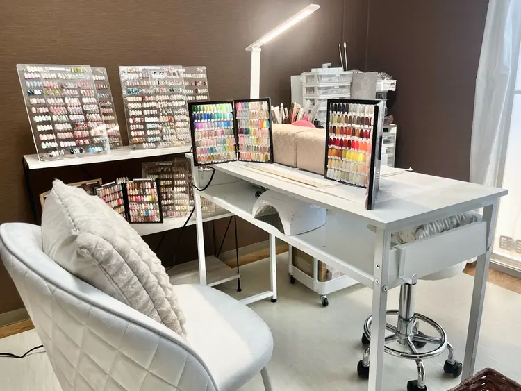 ネイルサロンタイニーの内観・外観2