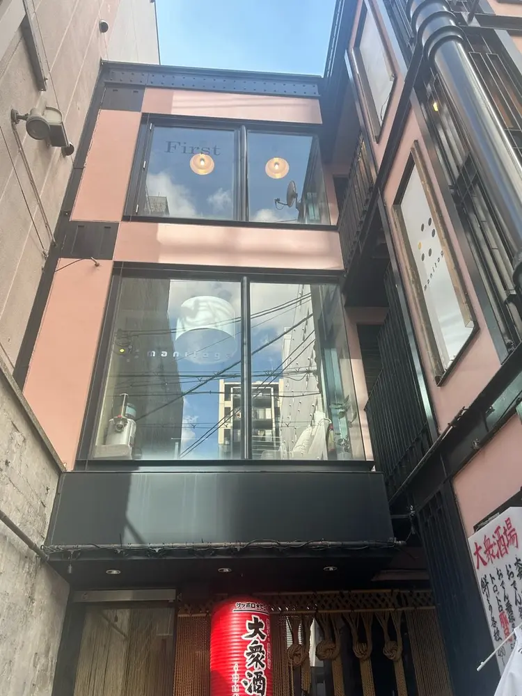 FIRSTの内観・外観1