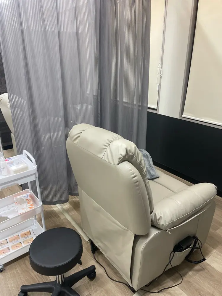 アイブロウパリジェンヌまつ毛パーマ専門店AI浅草橋の内観・外観2