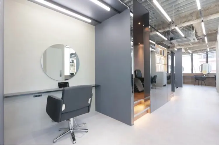 youres hair 東新宿の内観・外観1