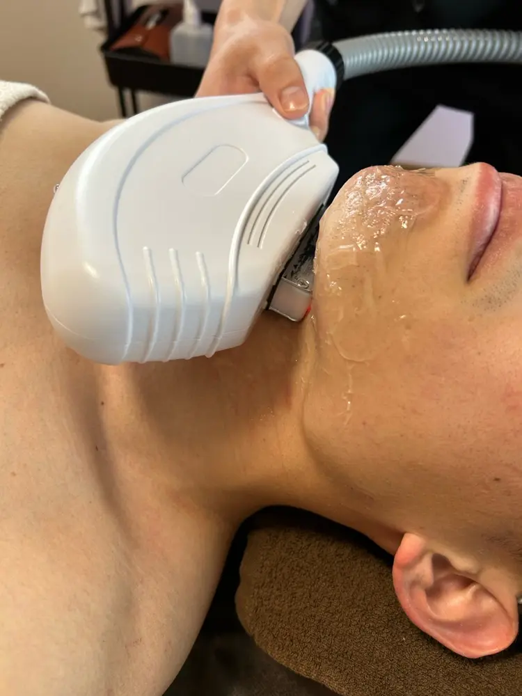 メンズ脱毛サロンReyz（レイズ）の内観・外観3