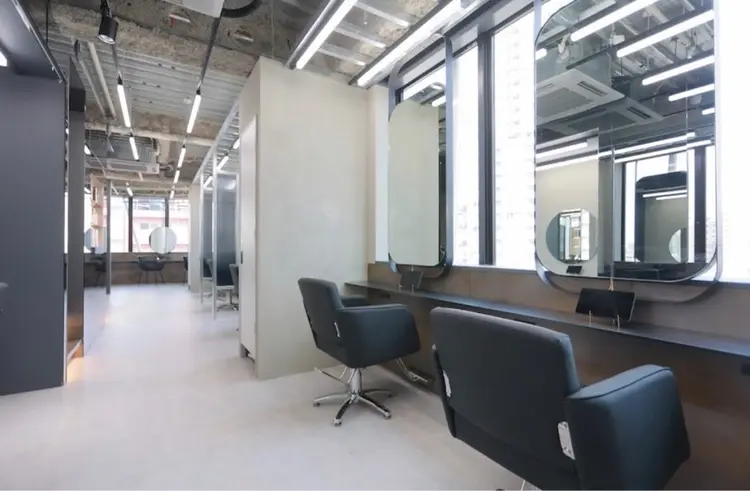 youres hair 東新宿の内観・外観2