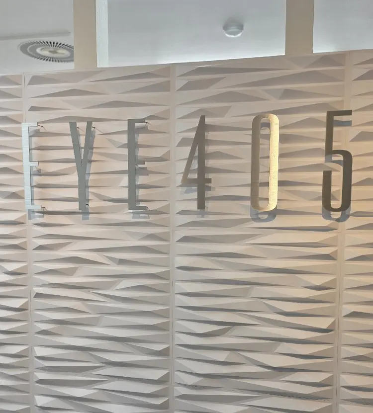 EYE405　新宿店の内観・外観1