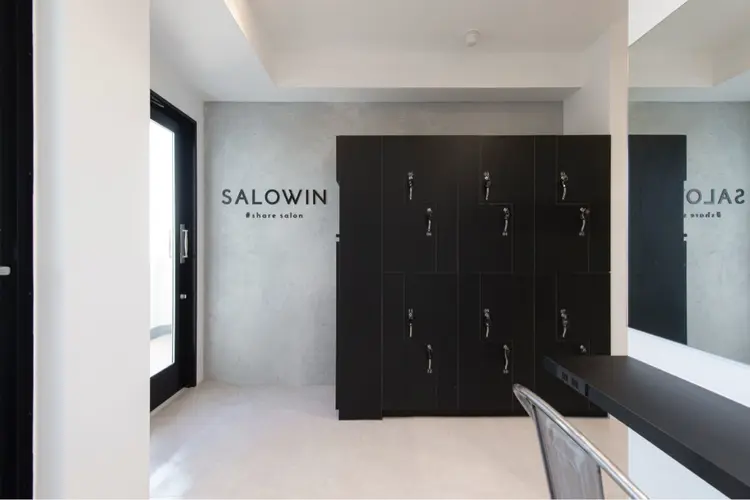 SALOWIN横浜店の内観・外観1